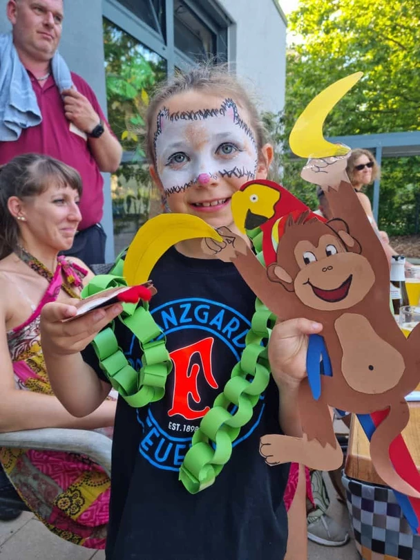 Afrikanisches Sommerfest in der avendi-Pflegeeinrichtung WILHELMSHÖHE in Wiesloch - Kinderschminken