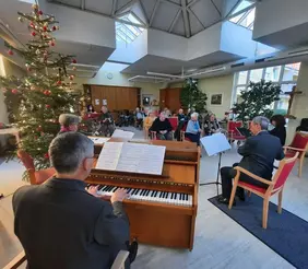 Weihnachtslieder zum Mitsingen beim Dreikönigsfest - das gab es in der avendi-Seniorenresidenz KINZIGALLEE in Kehl.