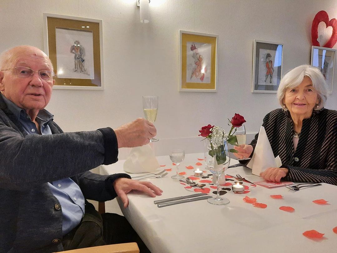 Die Ehepaare freuten sich sichtlich über diesen ganz besonderen Valentinstag im Mannheimer LanzCarré