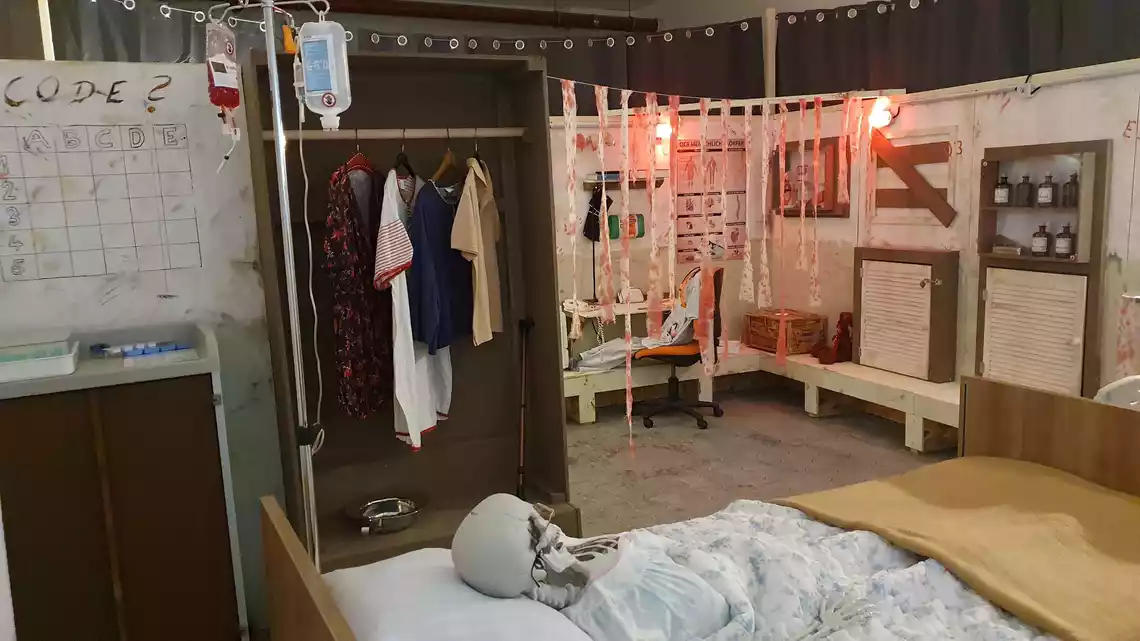 Täuschend echter Escape-Room: Das avendi-Team aus Sandhofen entwickelte einen gruseligen Escape-Room, bei dem pflegerisches Wissen gefragt war.