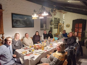 Das inzwischen elfköpfige Team des ambulanten Pflegediensts avendi mobil Sinsheim feierte gemeinsam bei der Weihnachtsfeier und blickt positiv auf 2023.