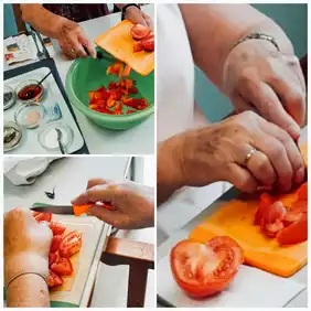 Die Gartengruppe im avendi-Pflegeheim PARKSTRASSE hat Tomaten und Paprika angebaut. Nun konnten die ersten reifen Tomaten zu einem leckeren Salat verarbeitet werden.