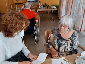 Die Berufsbildende Schule Bad Dürkheim hat das Projekt „Glücksbriefe“ für Menschen in Pflegeeinrichtungen gestartet.