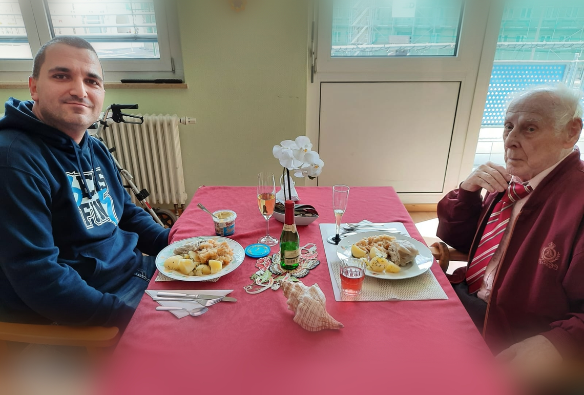 Ein gemeinsames Mittagessen erlebten Steffen und ein Bewohner an ihren Geburtstagen