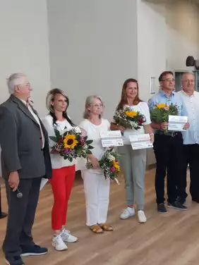 Mit Stolz nahm das Team des Wohnpark AM TÖPFERDAMM das Prädikat "Seniorenfreundlicher Service" vom Seniorenbeirat des Burgenlandkreises entgegen.