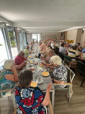 Die "Tour de Dörfle" führte die Teilnehmerinnen und Teilnehmer am Nachmittag in die avendi-Einrichtung Pflege AM STEINSBERG zu Kaffee und Kuchen.