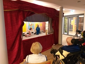 In der avendi-Pflegeeinrichtung AN DEN DREI MÜHLEN Bad Dürkheim gab es Besuch vom saarländischen Marionettentheater - es war bezaubernd. 