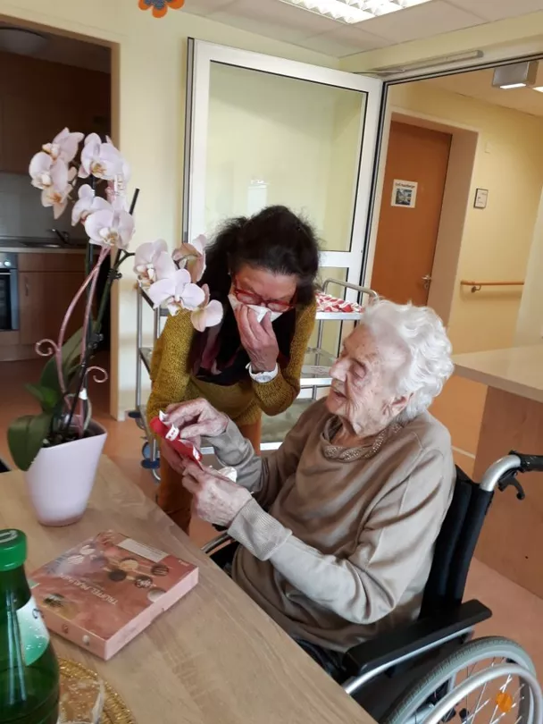 Buntes Veranstaltungsprogramm im Mai im avendi-Pflegeheim NECKARHAUS - Frau K. feierte ihre 100. Geburtstag
