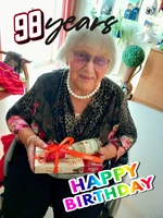 Heimbeirätin Frau U. feiert im Pflegeheim NECKARHAUS ihren 98. Geburtstag. Herzlichen Glückwunsch!