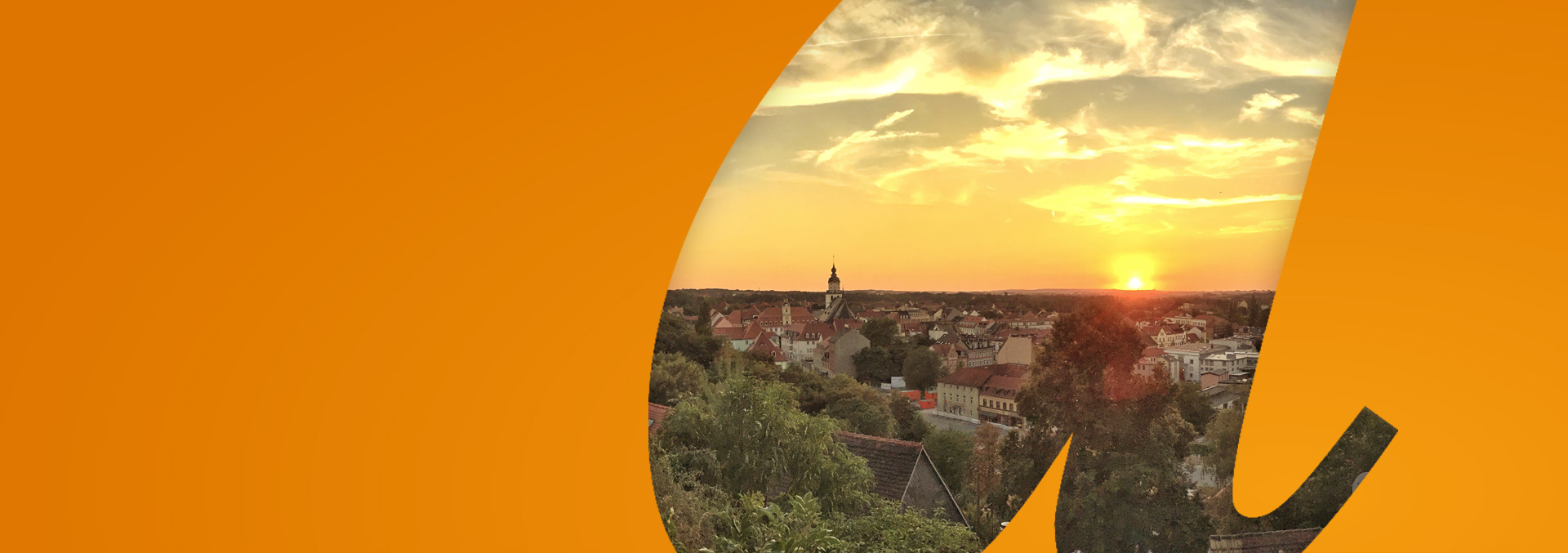 Panorama gegen den Sonnenuntergang über Weißenfels, dem Standort einer unserer Einrichtungen und des ambulanten Pflegedienstes avendi-mobil.